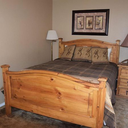 Claim Jumper Townhouse 16 - On The River - Across From The Fishing Ponds - In Town - Near The Ski Area - Fireplace - Wifi - Sate Red River Eksteriør billede