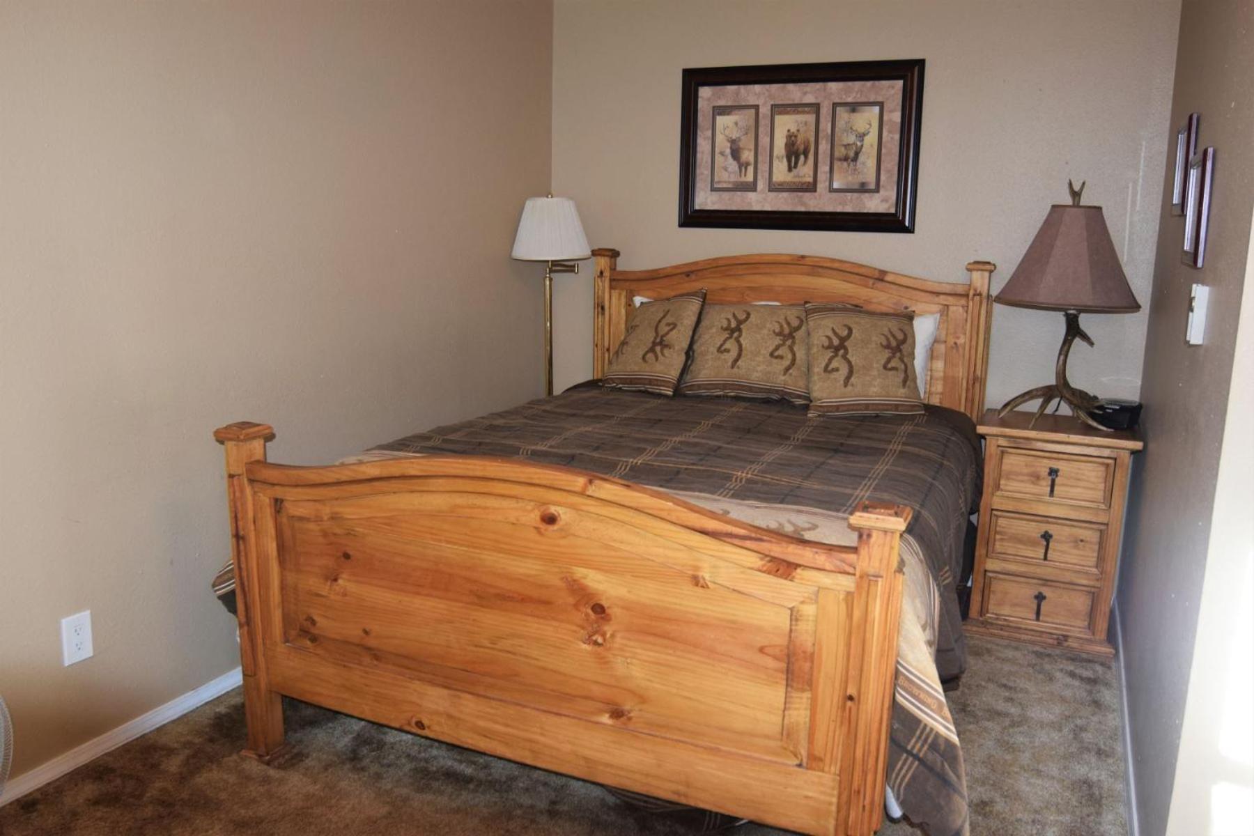 Claim Jumper Townhouse 16 - On The River - Across From The Fishing Ponds - In Town - Near The Ski Area - Fireplace - Wifi - Sate Red River Eksteriør billede