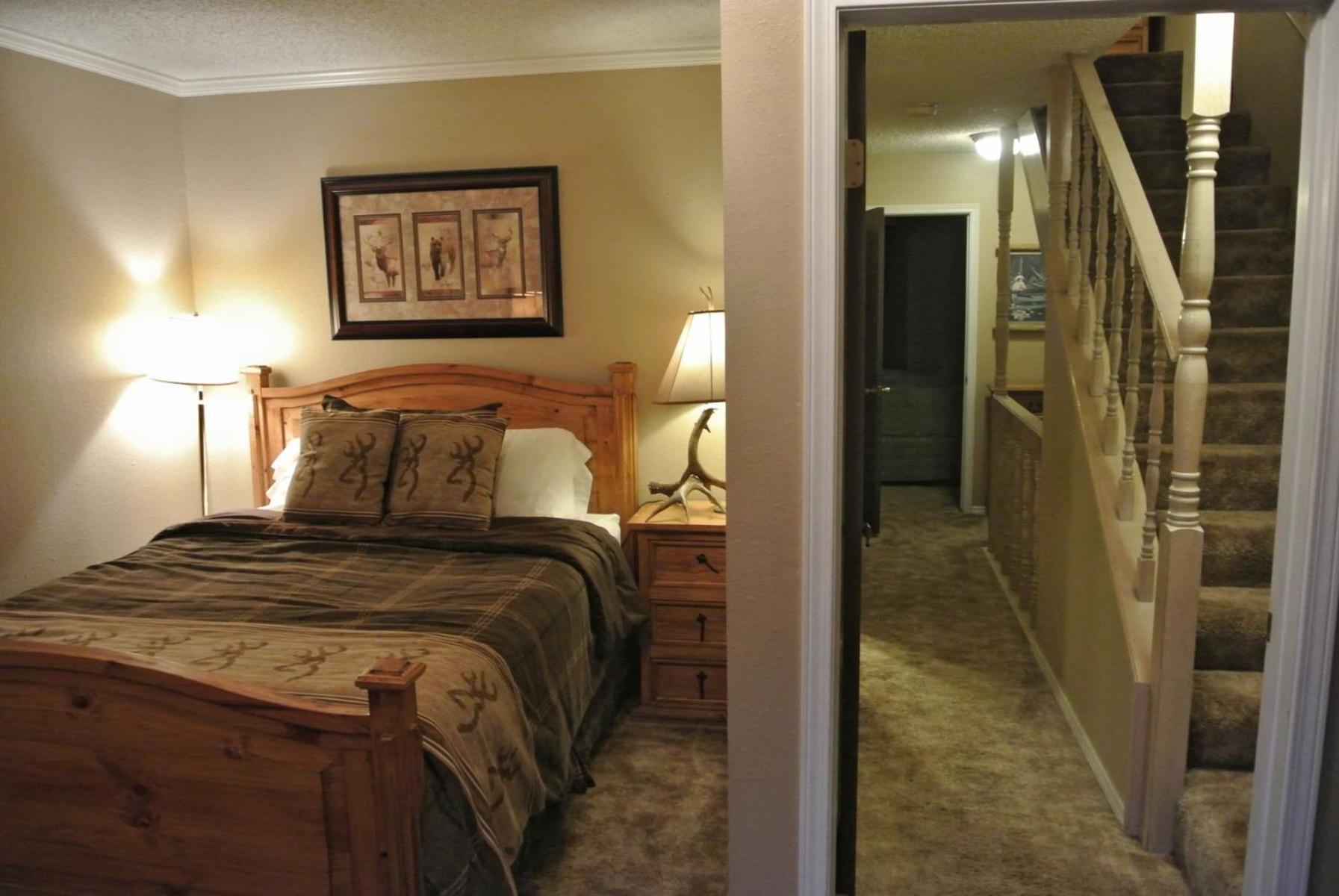 Claim Jumper Townhouse 16 - On The River - Across From The Fishing Ponds - In Town - Near The Ski Area - Fireplace - Wifi - Sate Red River Eksteriør billede