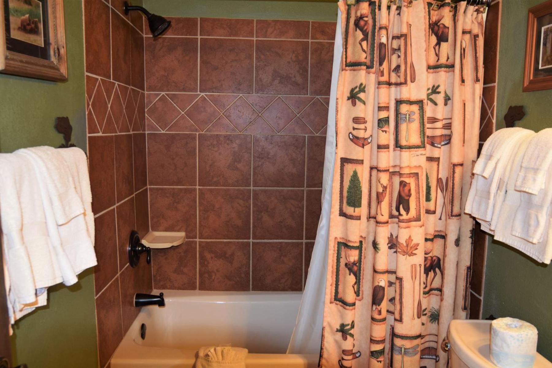 Claim Jumper Townhouse 16 - On The River - Across From The Fishing Ponds - In Town - Near The Ski Area - Fireplace - Wifi - Sate Red River Eksteriør billede
