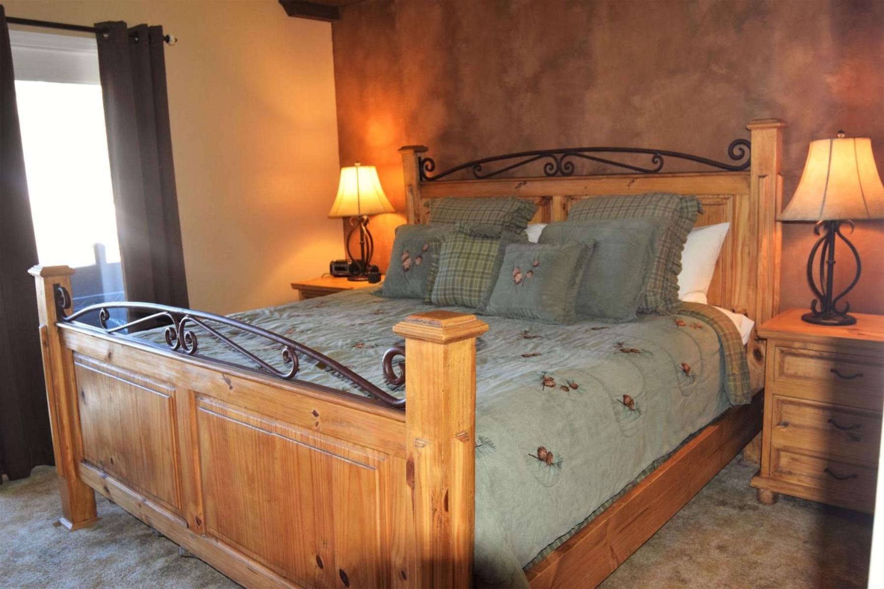Claim Jumper Townhouse 16 - On The River - Across From The Fishing Ponds - In Town - Near The Ski Area - Fireplace - Wifi - Sate Red River Eksteriør billede